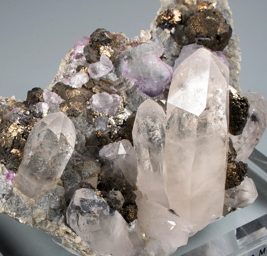 7370 - STANNITE, QUARTZ & FLUORITE on MUSCOVITE