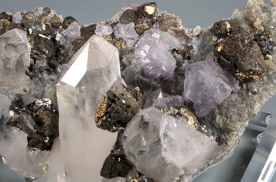 7370 - STANNITE, QUARTZ & FLUORITE on MUSCOVITE