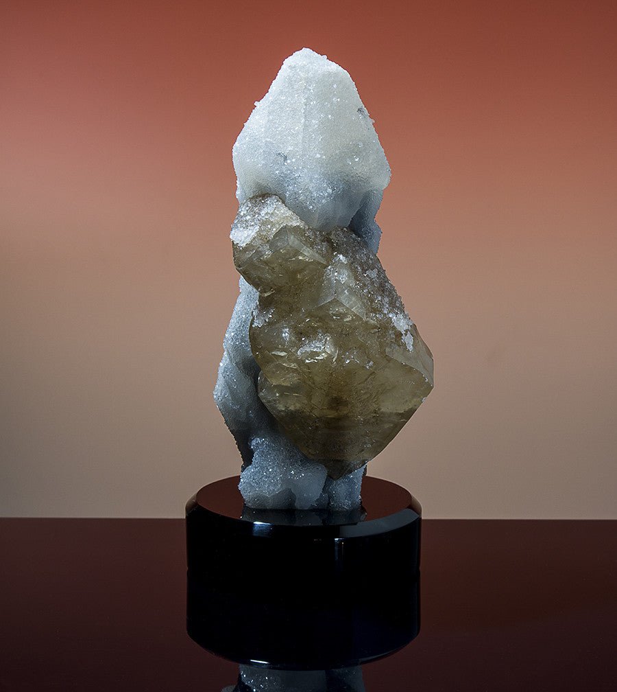 7632 - CALCITE on CHALCEDONY