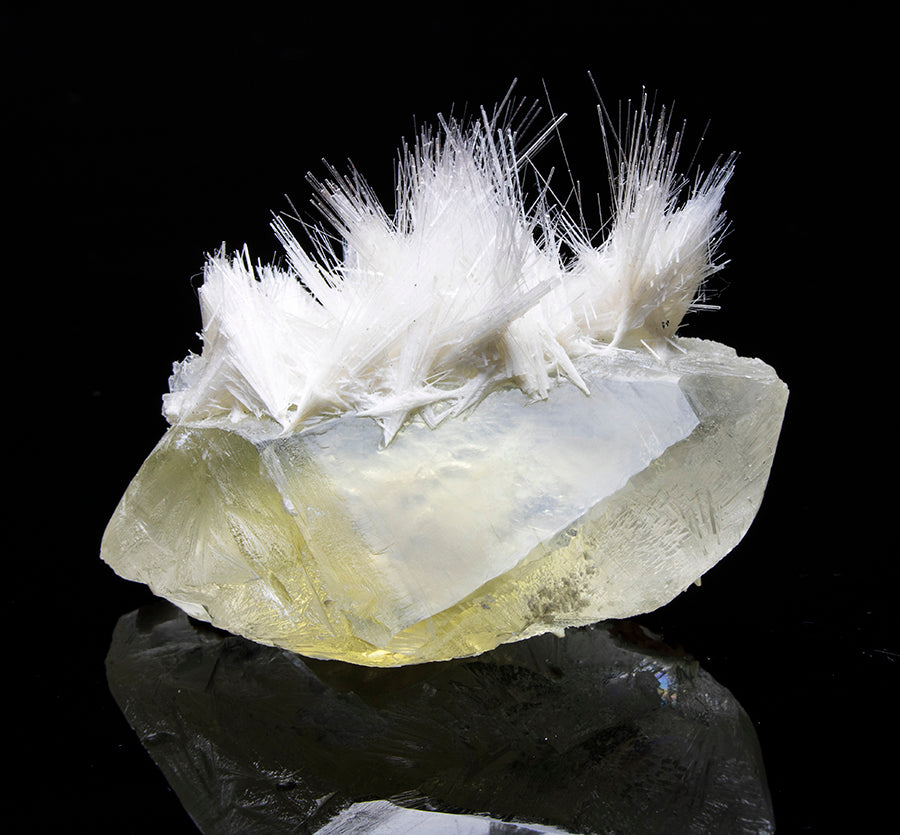 7698 - MESOLITE on CALCITE