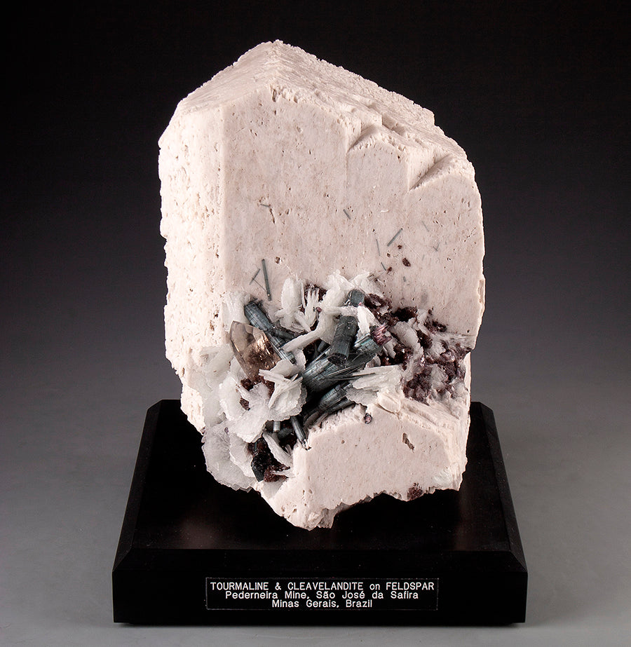 7901 - TOURMALINE & CLEAVELANDITE on FELDSPAR